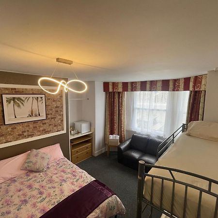 Backpackers Blackpool Hotel & Suites Екстериор снимка