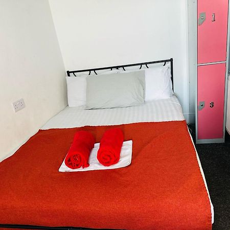 Backpackers Blackpool Hotel & Suites Екстериор снимка
