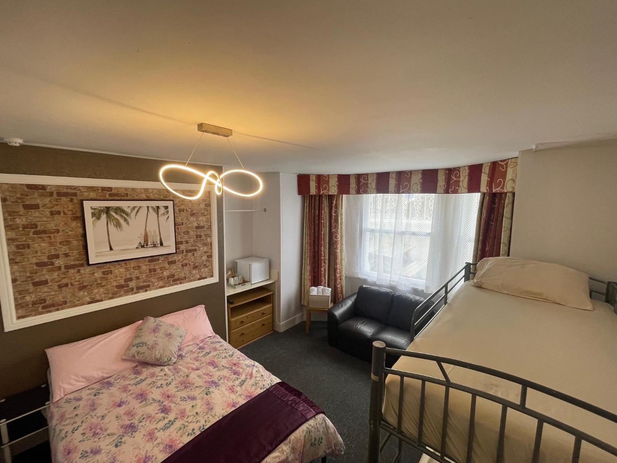 Backpackers Blackpool Hotel & Suites Екстериор снимка