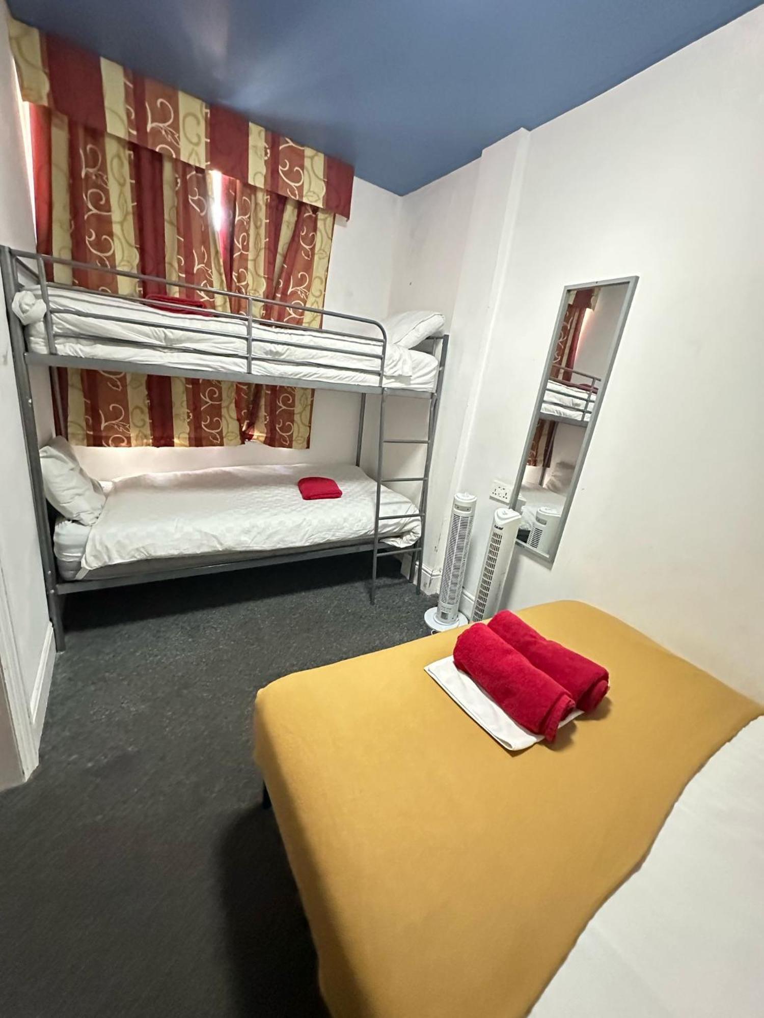 Backpackers Blackpool Hotel & Suites Екстериор снимка