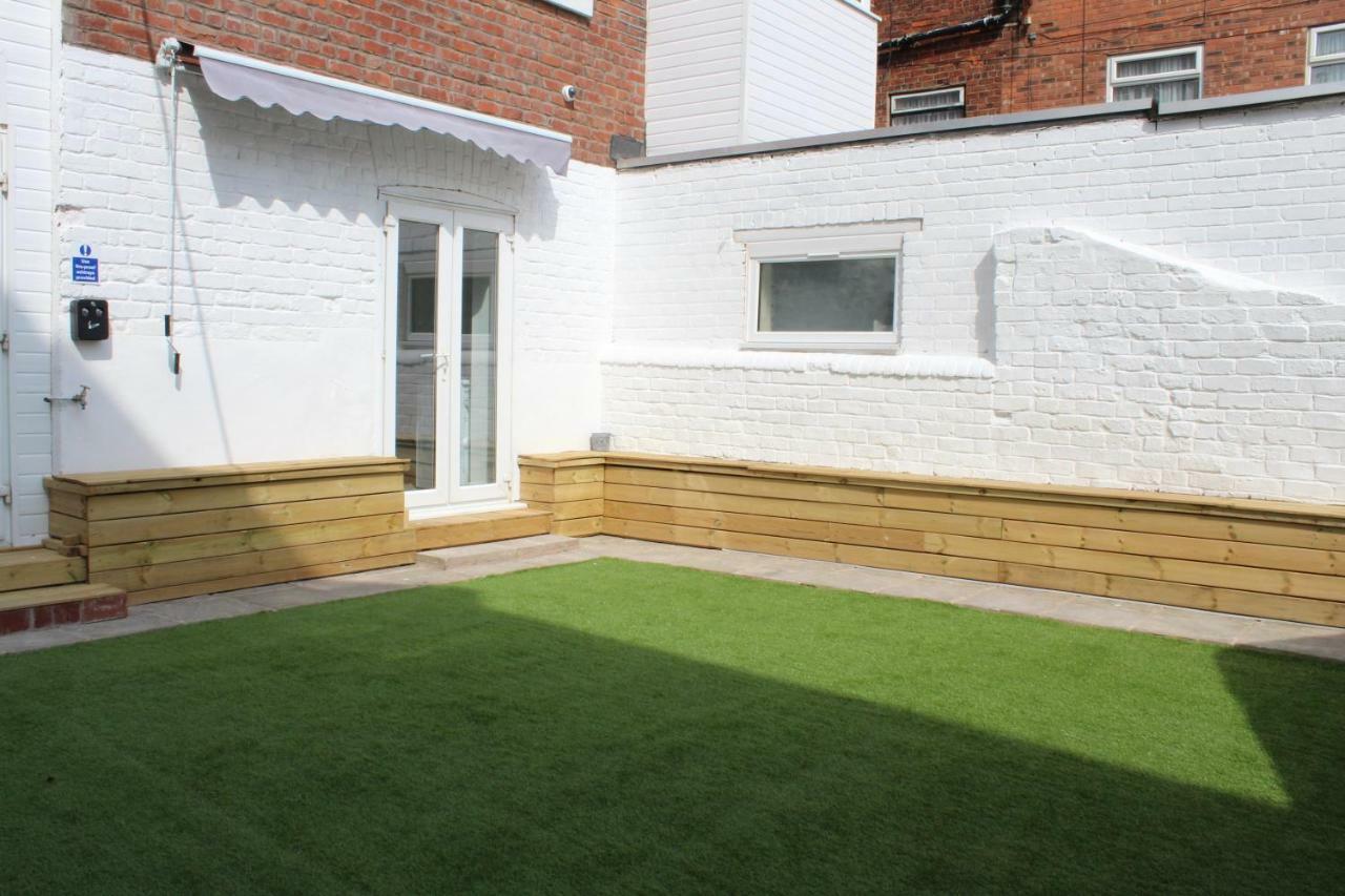 Backpackers Blackpool Hotel & Suites Екстериор снимка